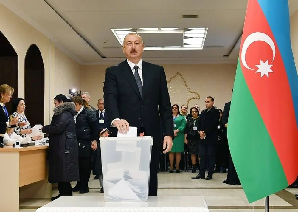 Sept candidats sont en lice pour la présidence de la République pour un mandat de sept ans, dont Ilham Aliyev, candidat du Parti Nouvel Azerbaïdjan (YAP) et président sortant.
