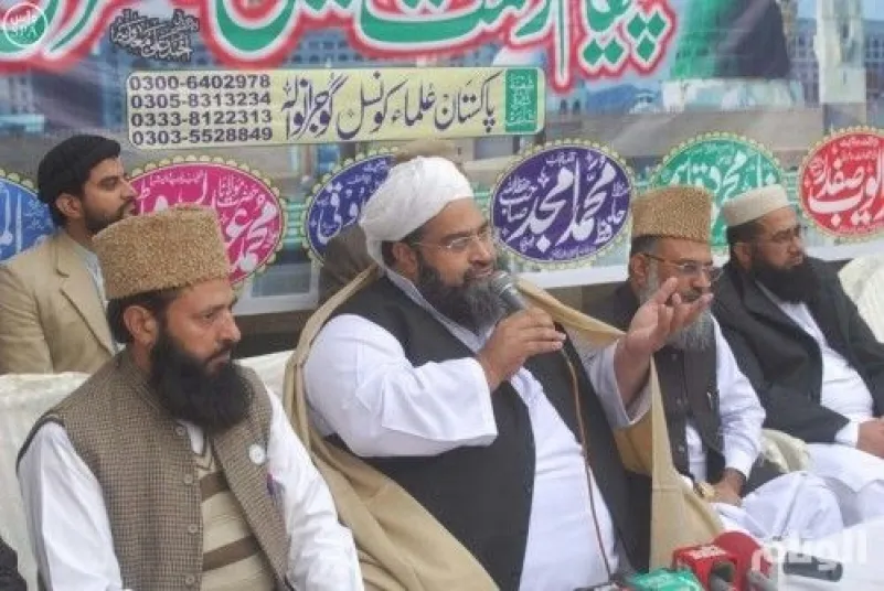 "علماء باكستان" يدين قيام  الحوثيين بمنع صلاة التراويح