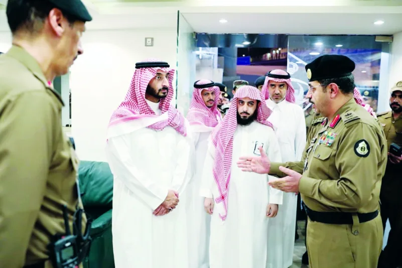 نائب أمير مكة يواصل جولاته ويطمئن على مخيمات الحجاج بعرفات
