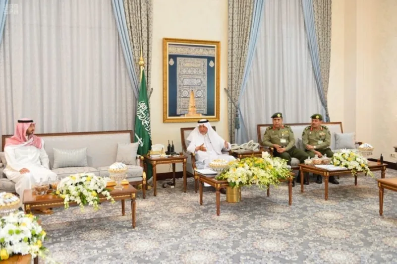 أمير مكة المكرمة يستقبل مدير عام الجوازات