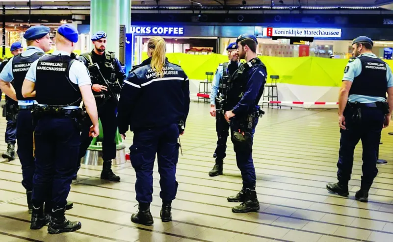جريحان في هجوم بالسكين داخل محطة قطارات أمستردام