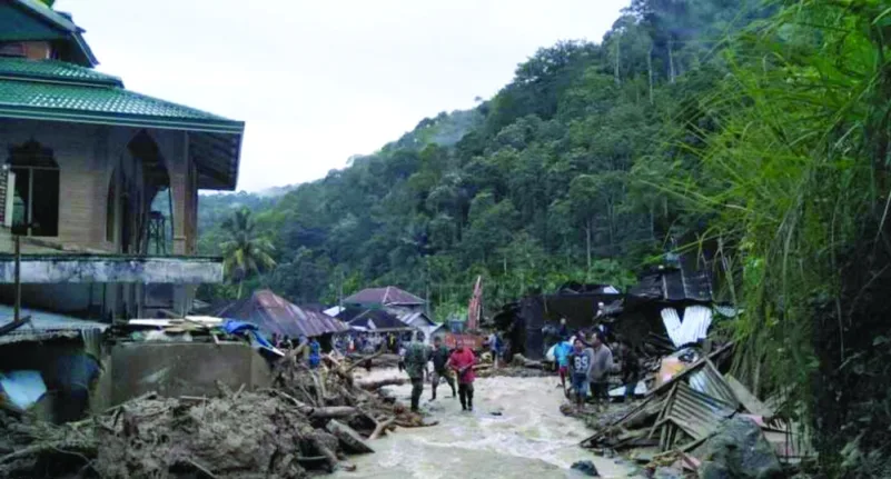 22 قتيلا وعدد كبير من المفقودين بعد أمطار غزيرة بإندونيسيا