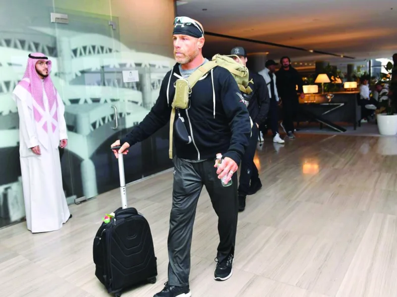 وصول مصارعي «جوهرة التاج» إلى الرياض