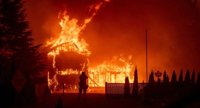 البيت الأبيض يعلن "الطوارئ" في كاليفورنيا جراء الحرائق