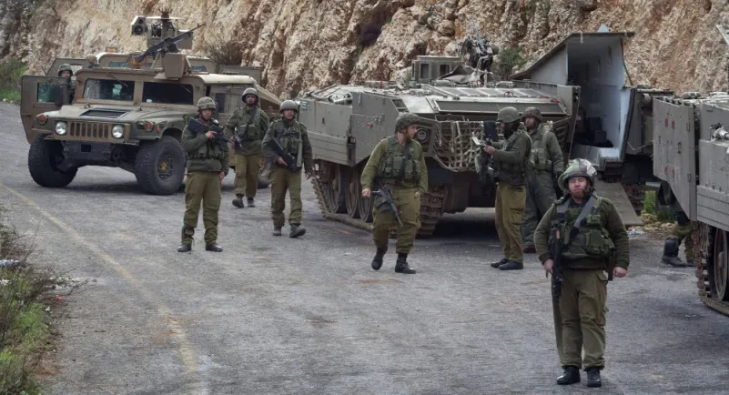 القوات الإسرائيلية تعتقل 53 فلسطينياً برام الله والخليل