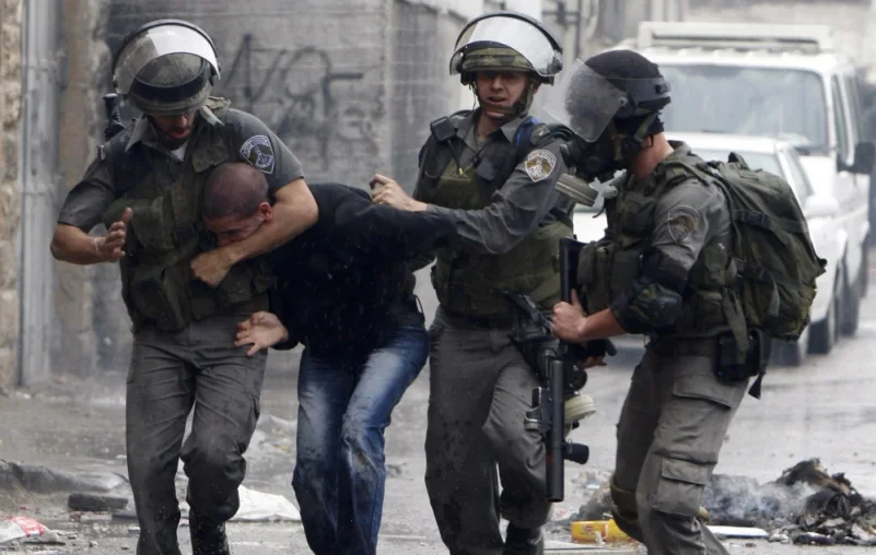 قوات الاحتلال الإسرائيلي تعتقل 7 فلسطينيين في رام الله