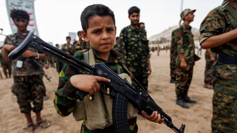 الحوثيون وتجنيد الأطفال.. اغتيال البراءة