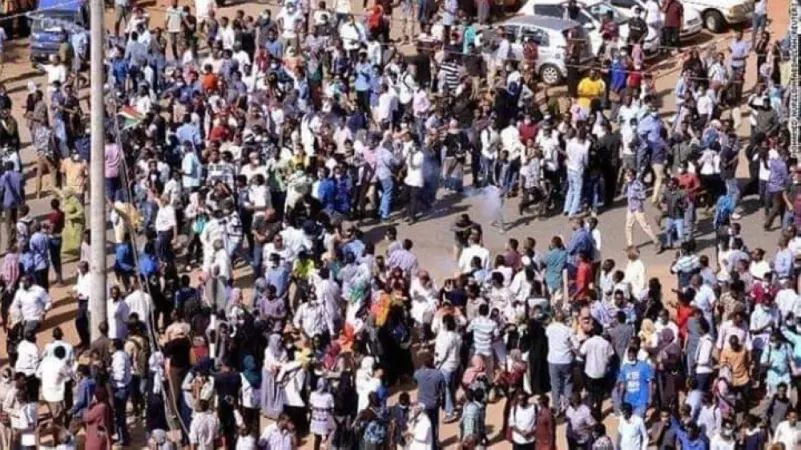 "المهنيين السودانيين" يدعو لمسيرة احتجاج نحو مقر البرلمان غدًا