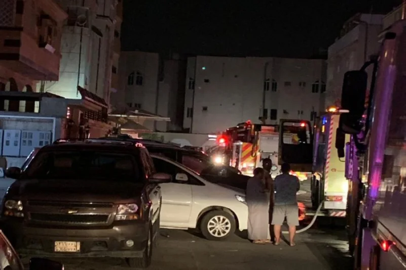بالصور.. إصابة 19 شخصًا بالاختناق إثر حريق شقة سكنية بجدة
