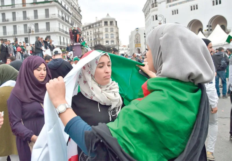 الجزائر.. إغلاق «المترو» وآلاف المتظاهرين في جمعة «الحسم»