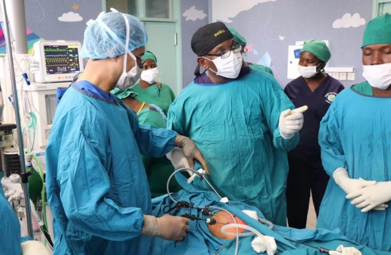 "البلسم الدولية" تجري عمليات جراحية معقدة لأطفال تنزانيا