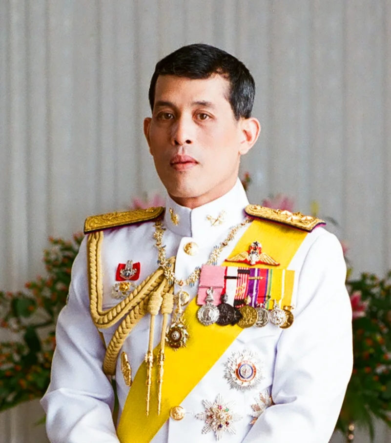 ملك تايلاند يدعو إلى تأييد "الأخيار" لتفادي "الفوضى"