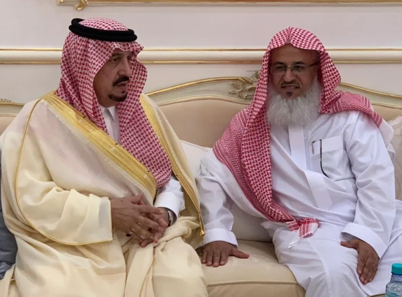 أمير الرياض يعزي أسرة النشوان