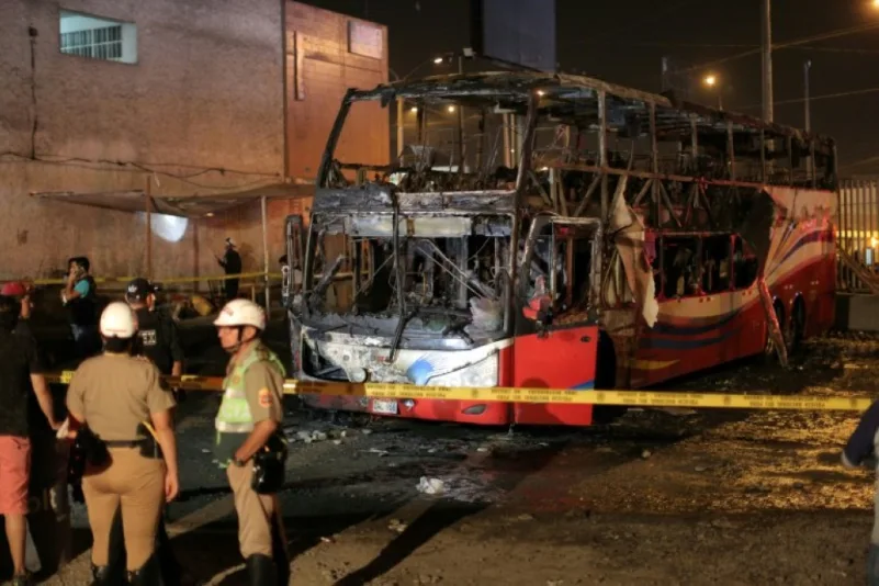 مقتل 20 شخصًا إثر احتراق حافلة في البيرو