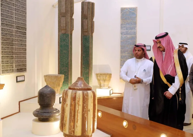 بدر بن سلطان يزور معرض عمارة الحرمين ومجمع الملك عبدالعزيز لكسوة الكعبة المشرفة