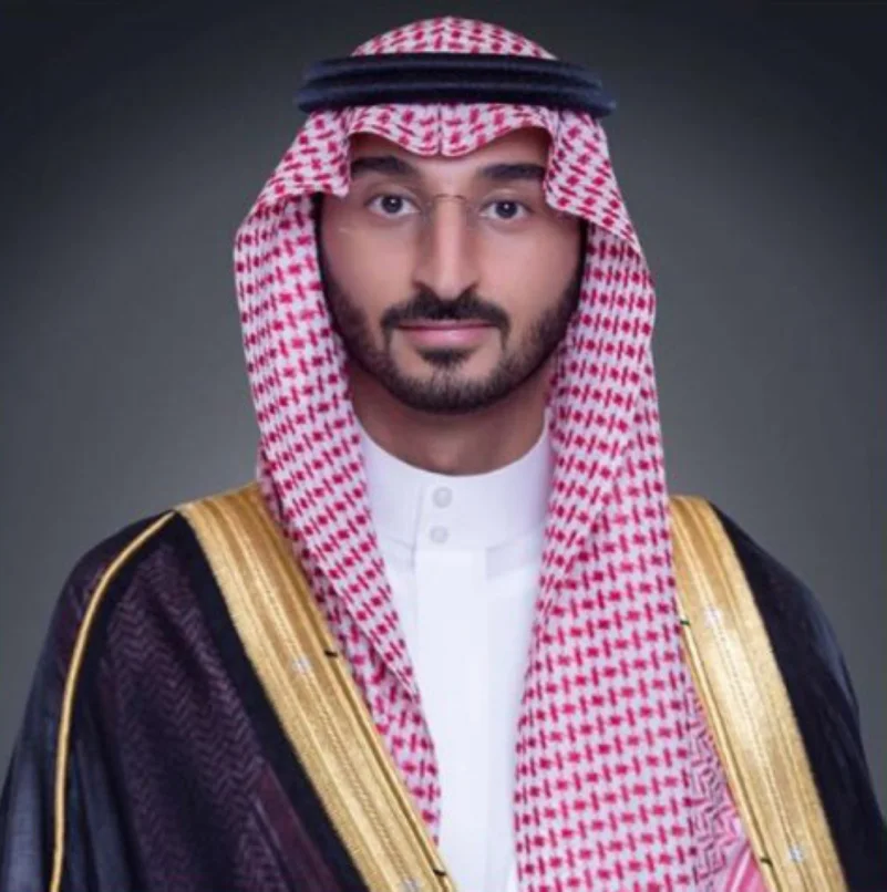 وزير الحرس يرعى تخريج الدفعة 16 من طلاب جامعة سعود