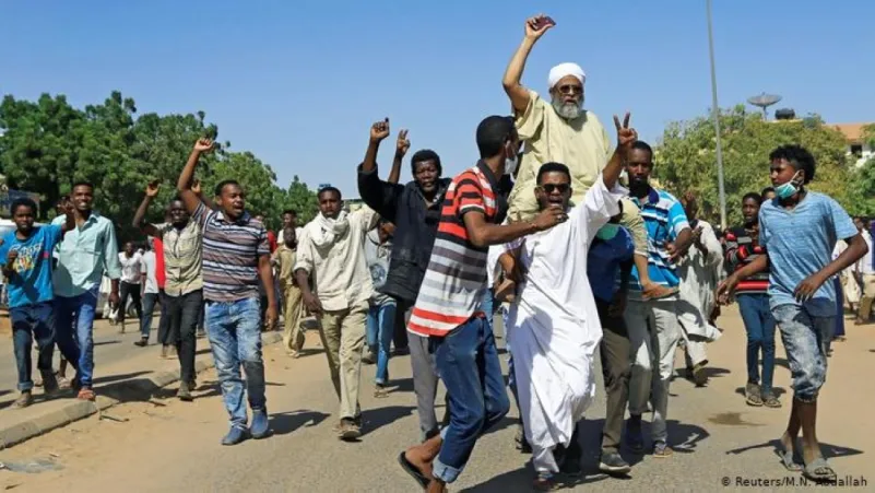 محاولات لفض الاعتصام في السودان فما هي مطالب المتظاهرين؟