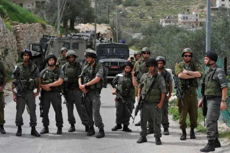 قوات الاحتلال تعتقل فلسطينيين من نابلس وجنين