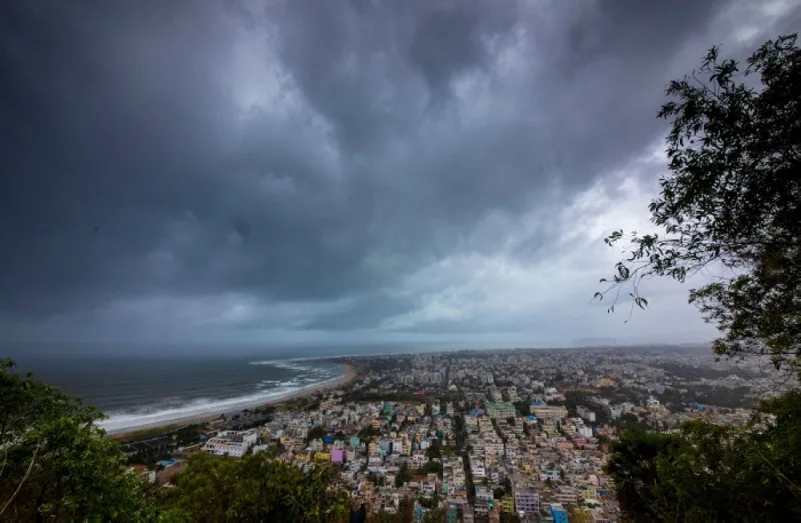 إجلاء نحو 800 ألف شخص في الهند قبل وصول إعصار "فاني"