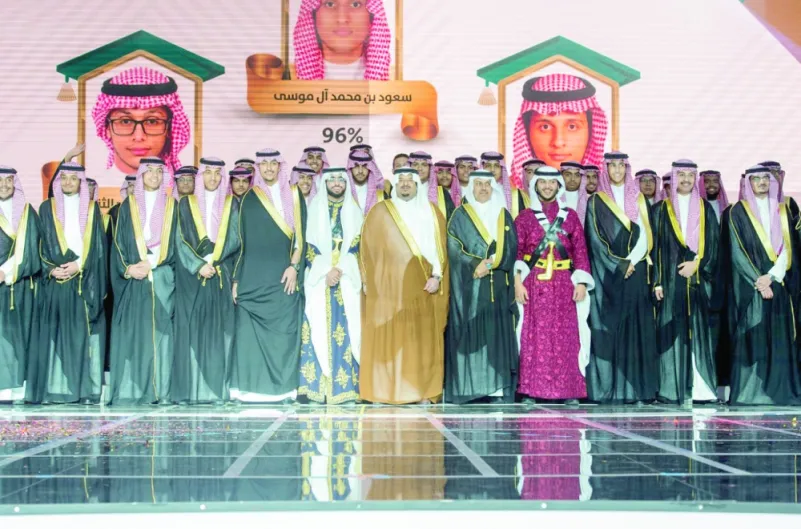 محمد بن عبدالرحمن يرعى حفل التخرج بمدارس الرياض