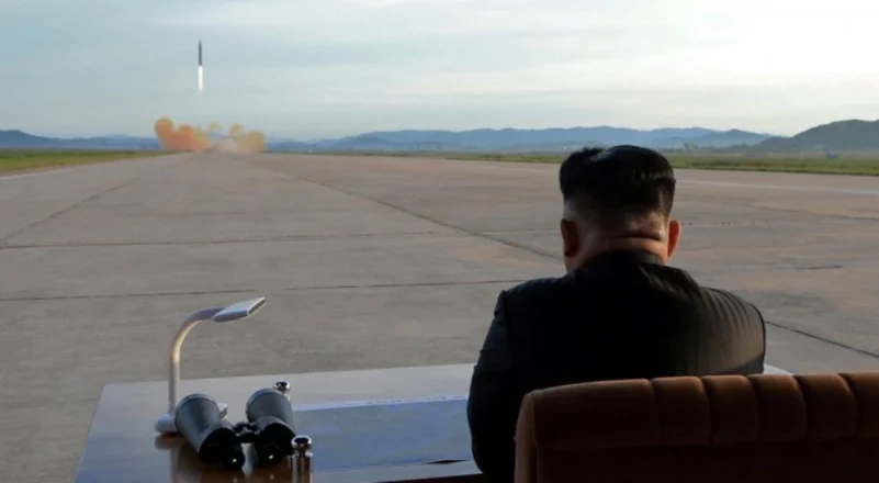 كوريا الشمالية اختبرت قاذفات صواريخ وأسلحة تكتيكية