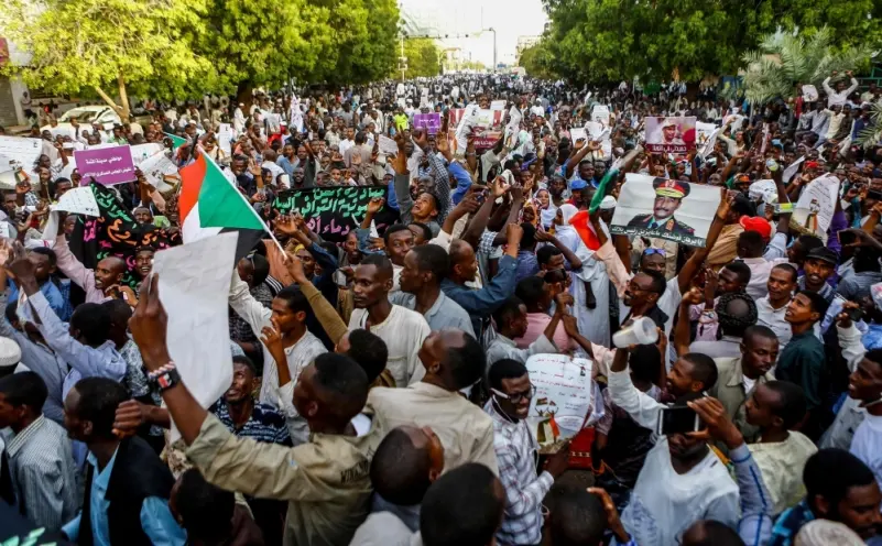 السودان.. 5 قتلى في محاولة فض الاعتصام بالخرطوم