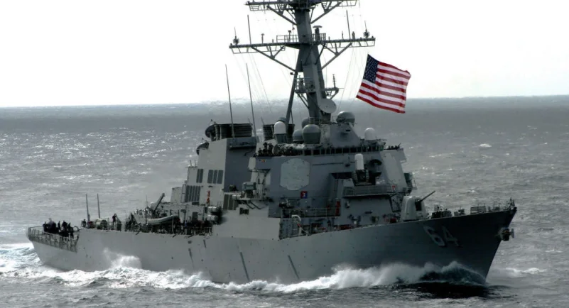 البحرية الروسية تتابع المدمرة الأمريكية "كارني"