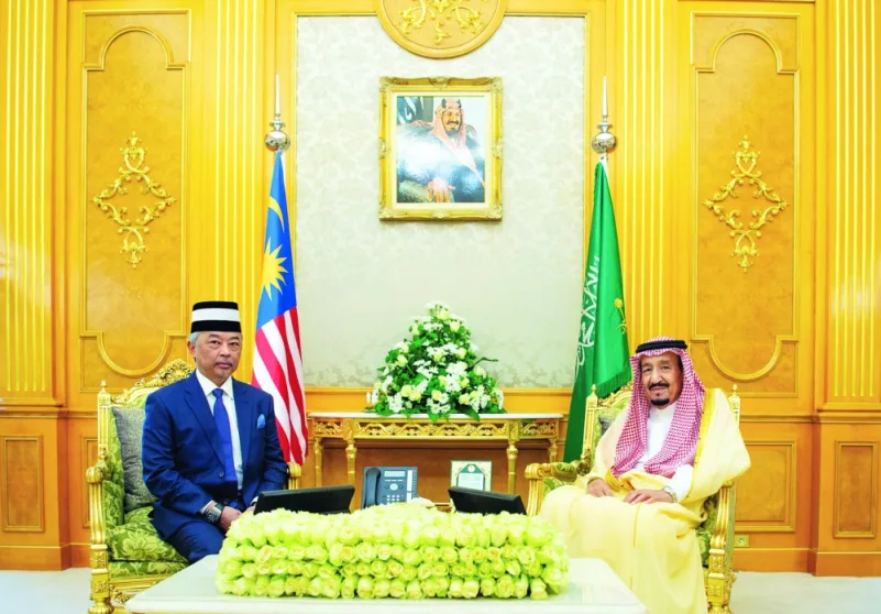 خادم الحرمين يبحث مع ملك ماليزيا آفاق التعاون بين البلدين