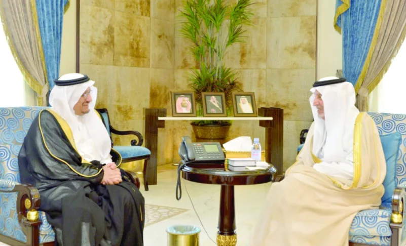 أمير مكة ونائبه يطلعان  على مشروعات التعليم بالمنطقة