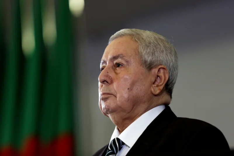 الرئيس الجزائري المؤقت يستقبل فريق الحوار الوطني