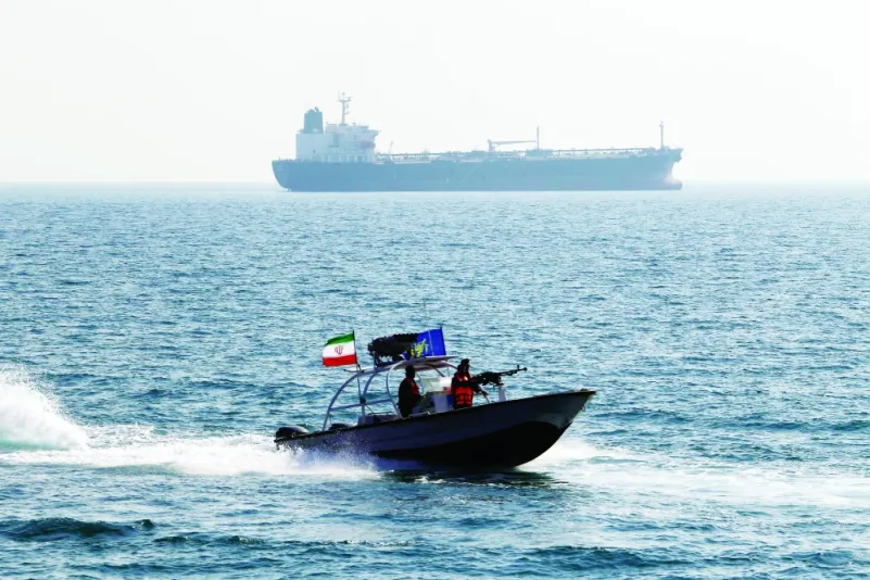 قرصنة إيرانية.. الحرس الثوري يحتجز ناقلة نفط عراقية