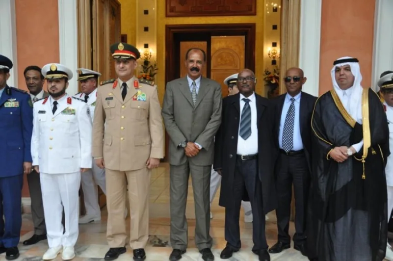 أمن جنوب البحر الأحمر محور لقاء الرئيس الإريتري وقائد القوات المشتركة