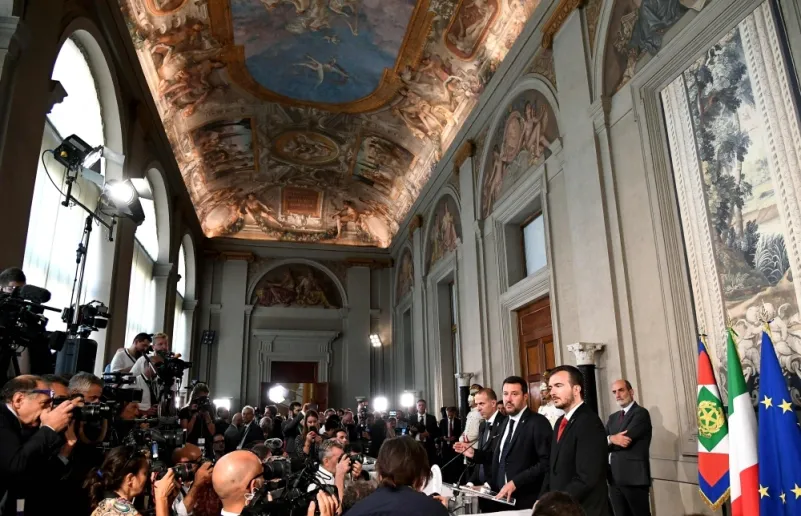 مشاورات مكثفة لإخراج إيطاليا من الأزمة