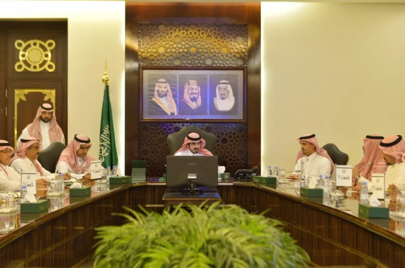 نائب أمير مكة يستعرض خطوات التحول الرقمي في إمارة المنطقة