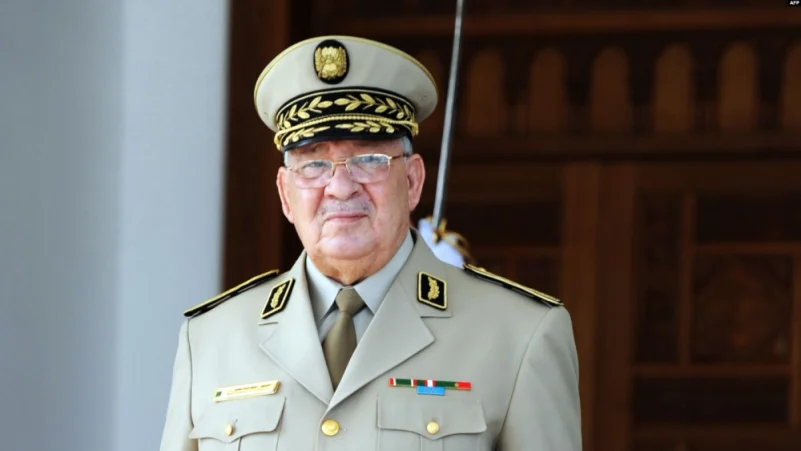 "رئيس الجيش الجزائري": البعض تلقى "المال الفاسد" للتظاهر