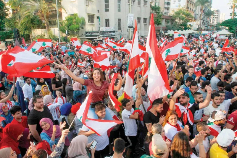 لبنان..  تواصل التظاهرات والجيش يؤمن الحراك الشعبي
