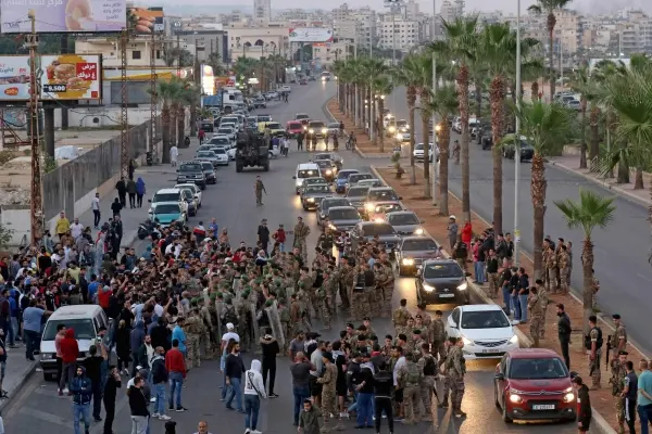 لبنان.. المحتجّون يغلقون الطرق في «اثنين السيارات»