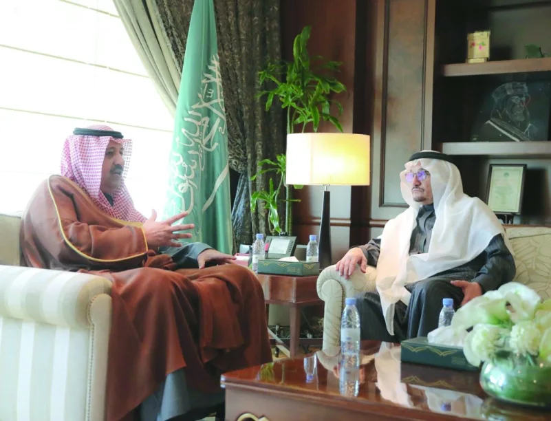 أمير الباحة يبحث مع آل الشيخ المشروعات التعليمية