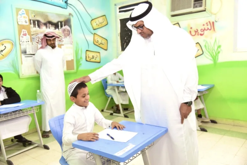 مدير تعليم مكة يتفقد الاختبارات والمشاريع التعليمية بمحافظة الكامل