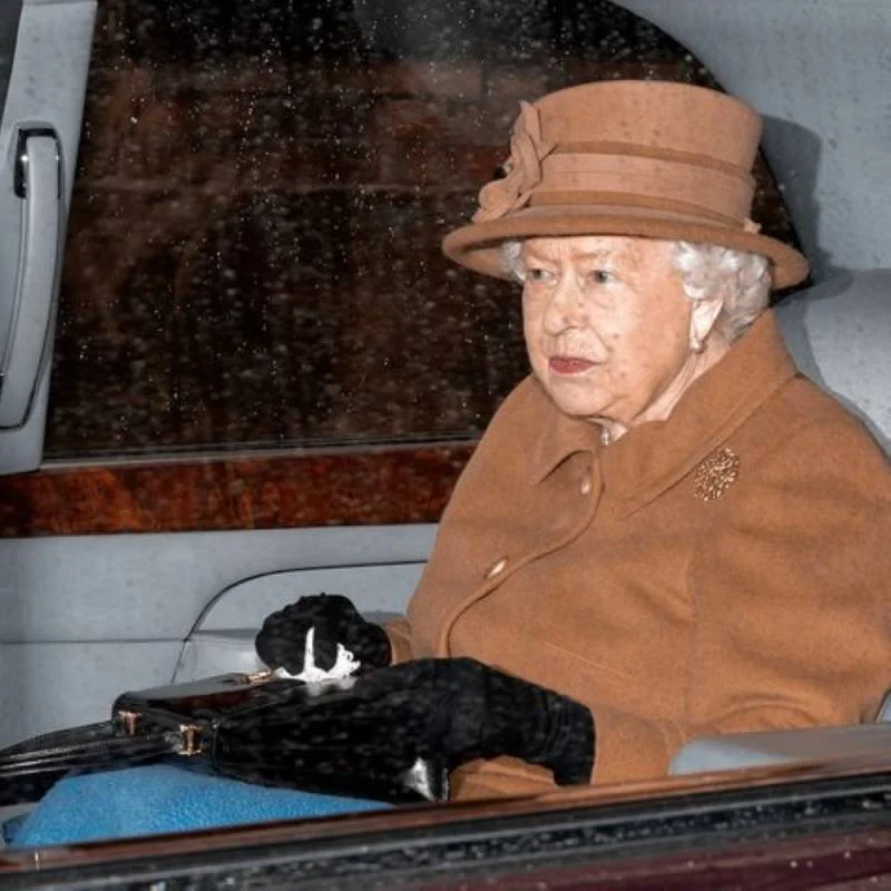 ملكة بريطانيا ترأس محادثات أزمة بشأن هاري وميغان