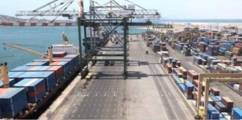 بمنحة الرافعات السعودية ميناء عدن يسجل رقمًا قياسيًا