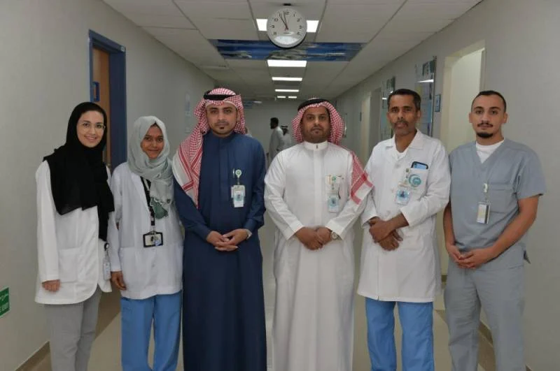 جراحة ترميم مجهرية تعيد الحركة ليد خمسيني بمدينة الملك عبدالله الطبية