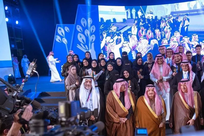 أمير الرياض يتوج الفائزين بالجوائز الكبرى لأولمبياد إبداع 2020