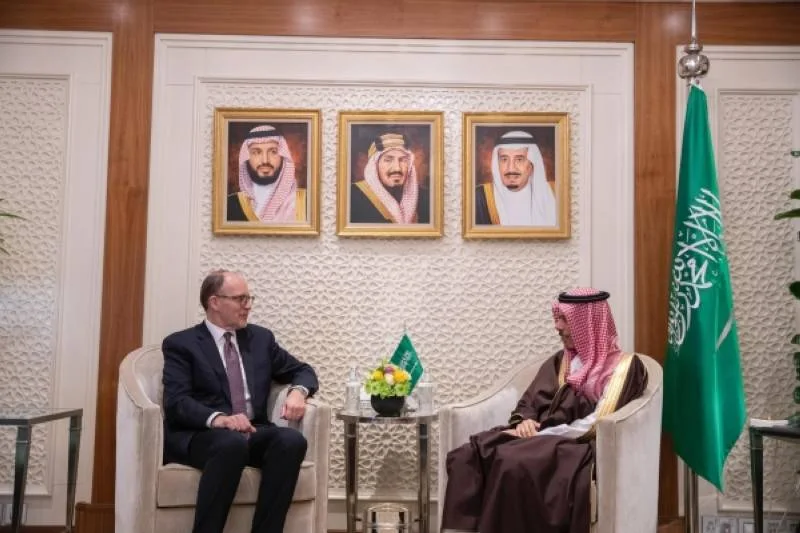 وزير الخارجية يستعرض أوجه التعاون مع رئيس معهد دول الخليج العربية بواشنطن