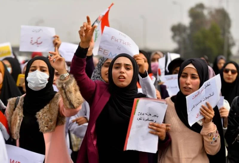 نساء النجف يتظاهرن دفاعاً عن دورهن في الاحتجاجات المناهضة للحكومة