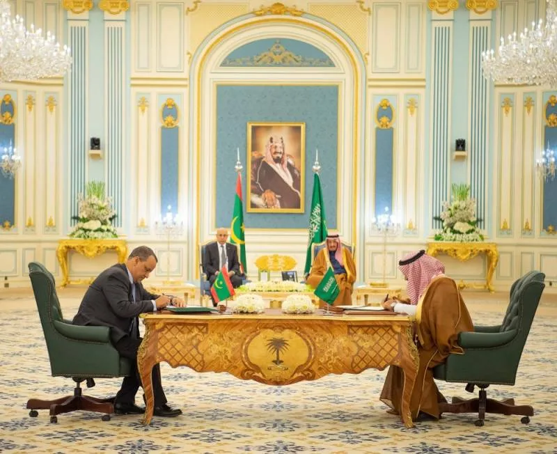 خادم الحرمين والرئيس الموريتاني يشهدان توقيع 4 اتفاقيات ومذكرات تفاهم