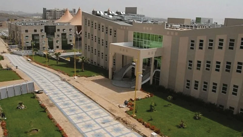 جامعة الملك خالد: قبول 700 طالب وطالبة في برامج الدراسات العليا