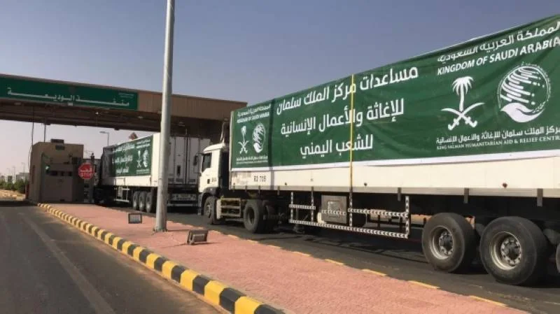"سلمان للإغاثة": 36 شاحنة محملة بالمواد الغذائية والإيوائية تتوجه لـ4 محافظات يمنية