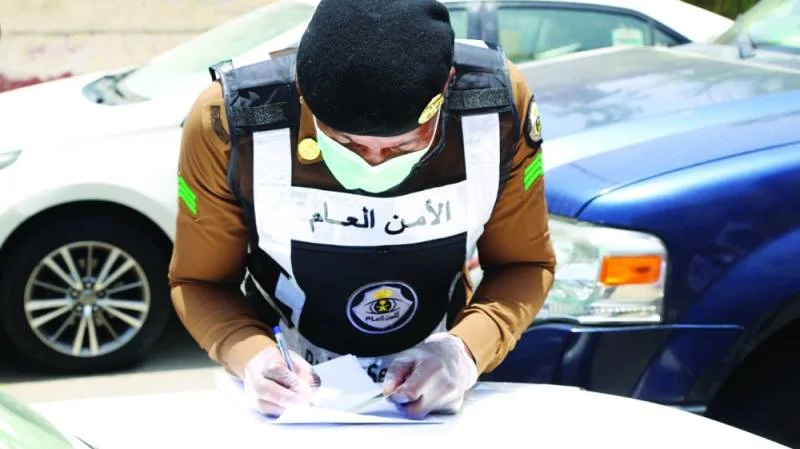 « المدينة » ترافق شرطة مكة في رصد 4 مخالفات داخل الأحياء الشعبية