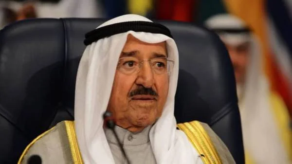 أمير الكويت يغادر إلى الولايات المتحدة لاستكمال العلاج